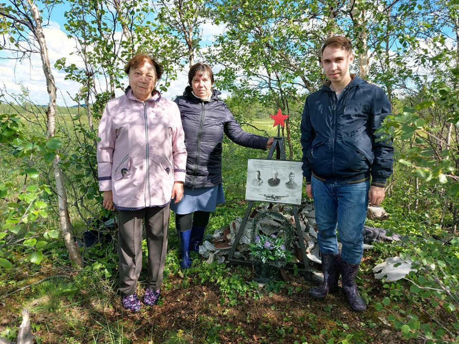 В Мурманской области обновили табличку на памятном знаке погибшему экипажу советского бомбардировщика